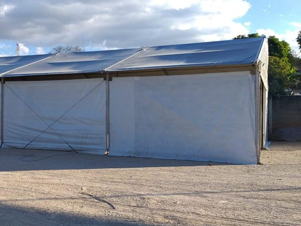 Cobertura armazenagem duas águas 10x20x3m